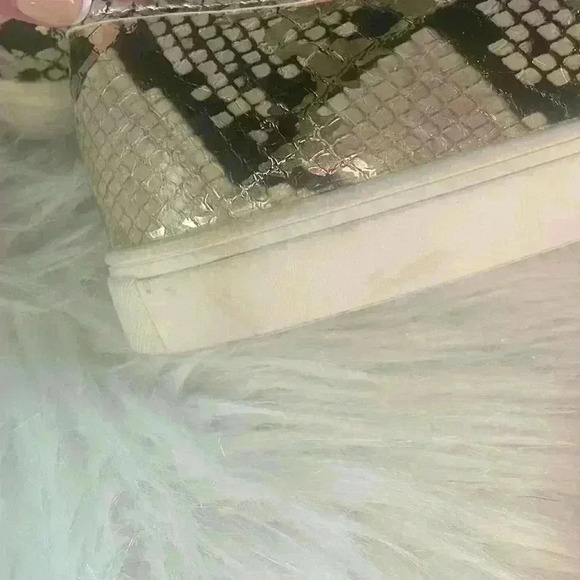 Snake Prink Slip Ons - Picture 6 of 6